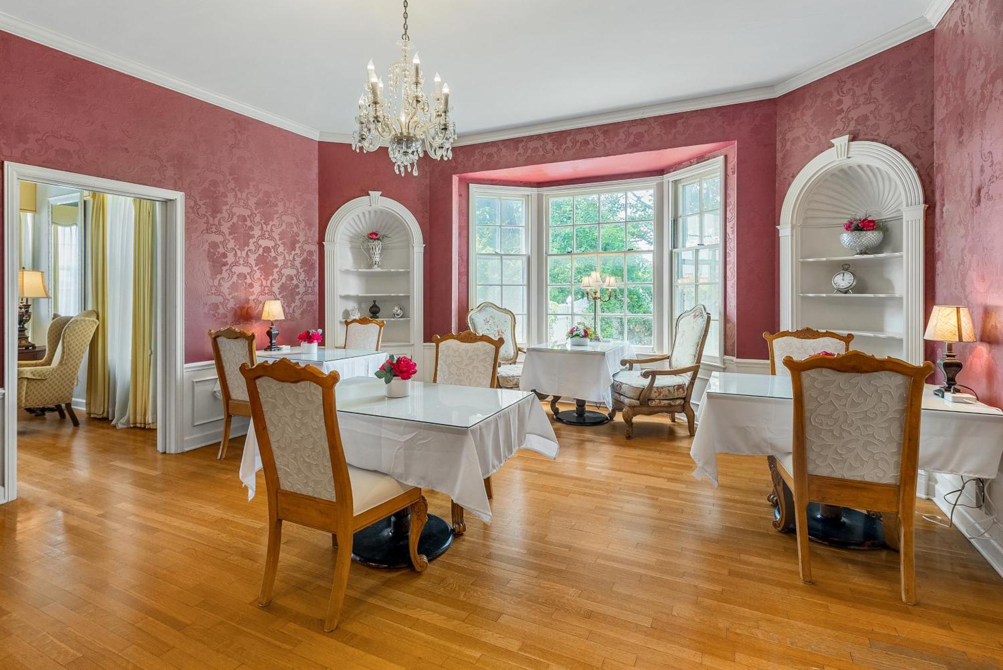 Beland Mansion-Blooming Garden Suite! Fort Smith Exterior photo