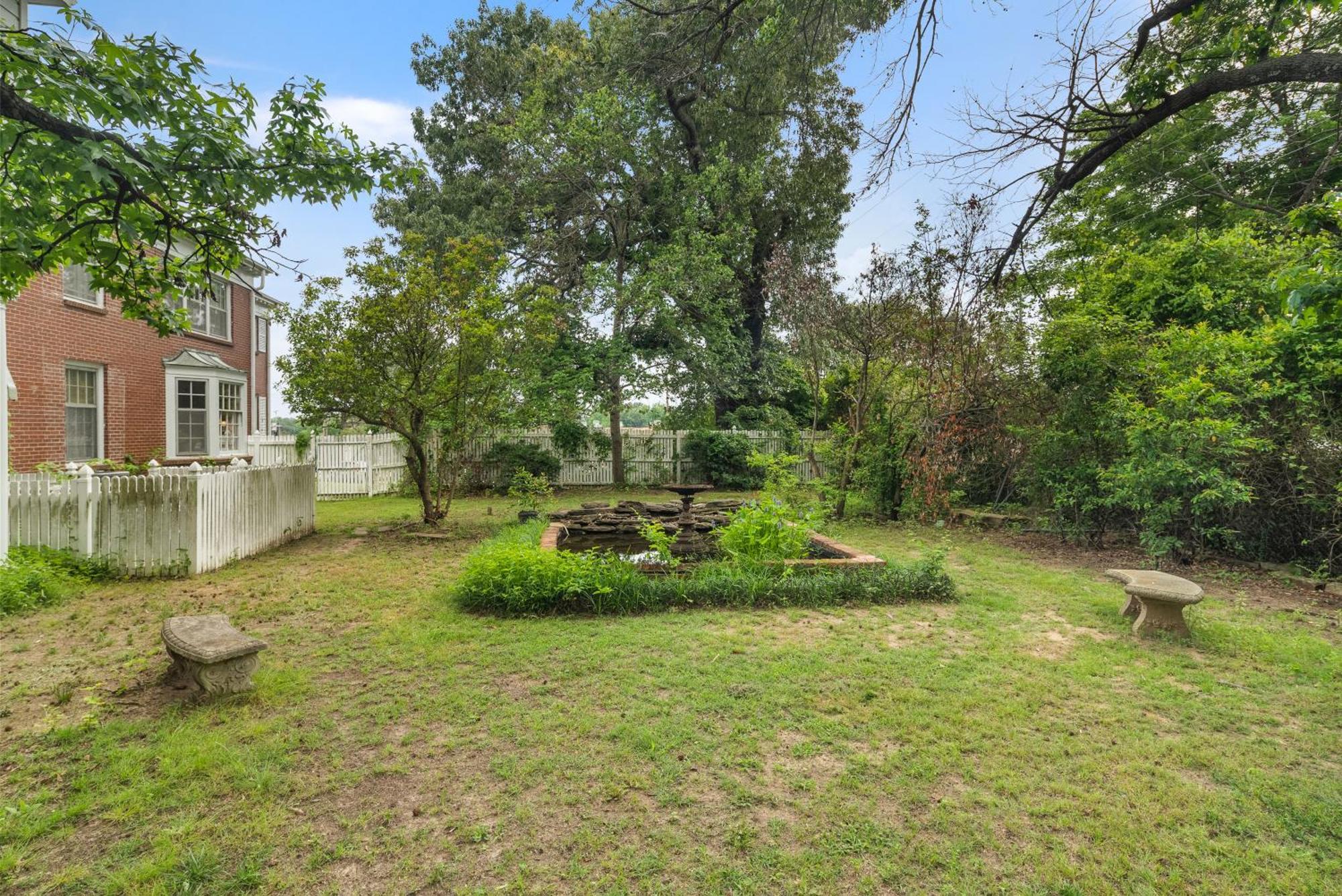 Beland Mansion-Blooming Garden Suite! Fort Smith Exterior photo